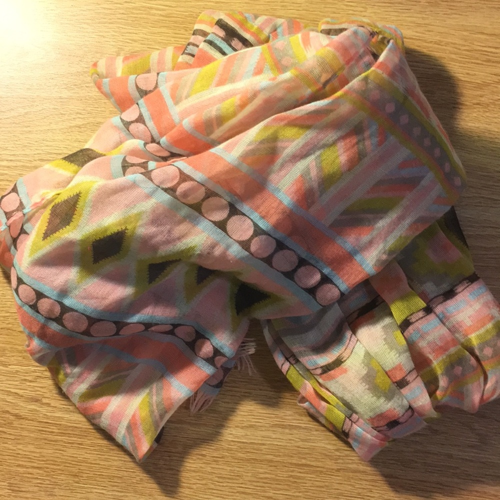 Patterned scarf - Picture 2 of 3
